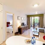 Peaceful One Bedroom Lejlighed